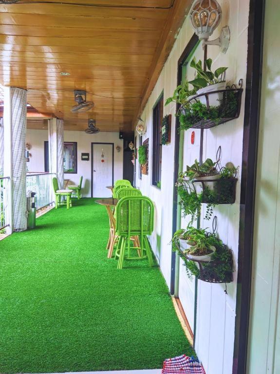 Infinite Green Pension Пуэрто-Принцеса Экстерьер фото